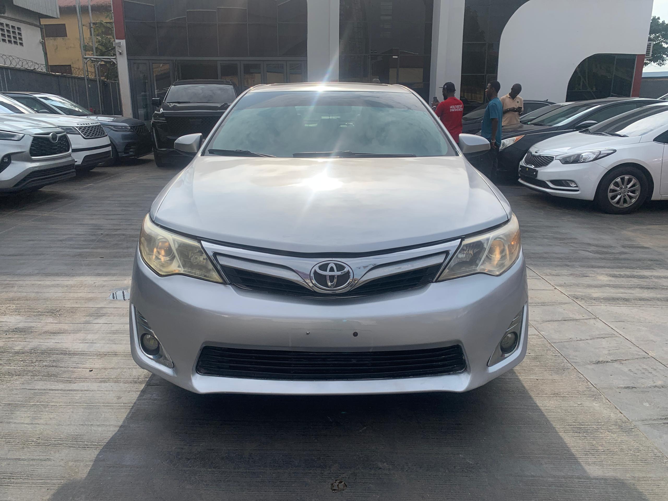 2014 Toyota Camry Silver Sedan with V6 Engine