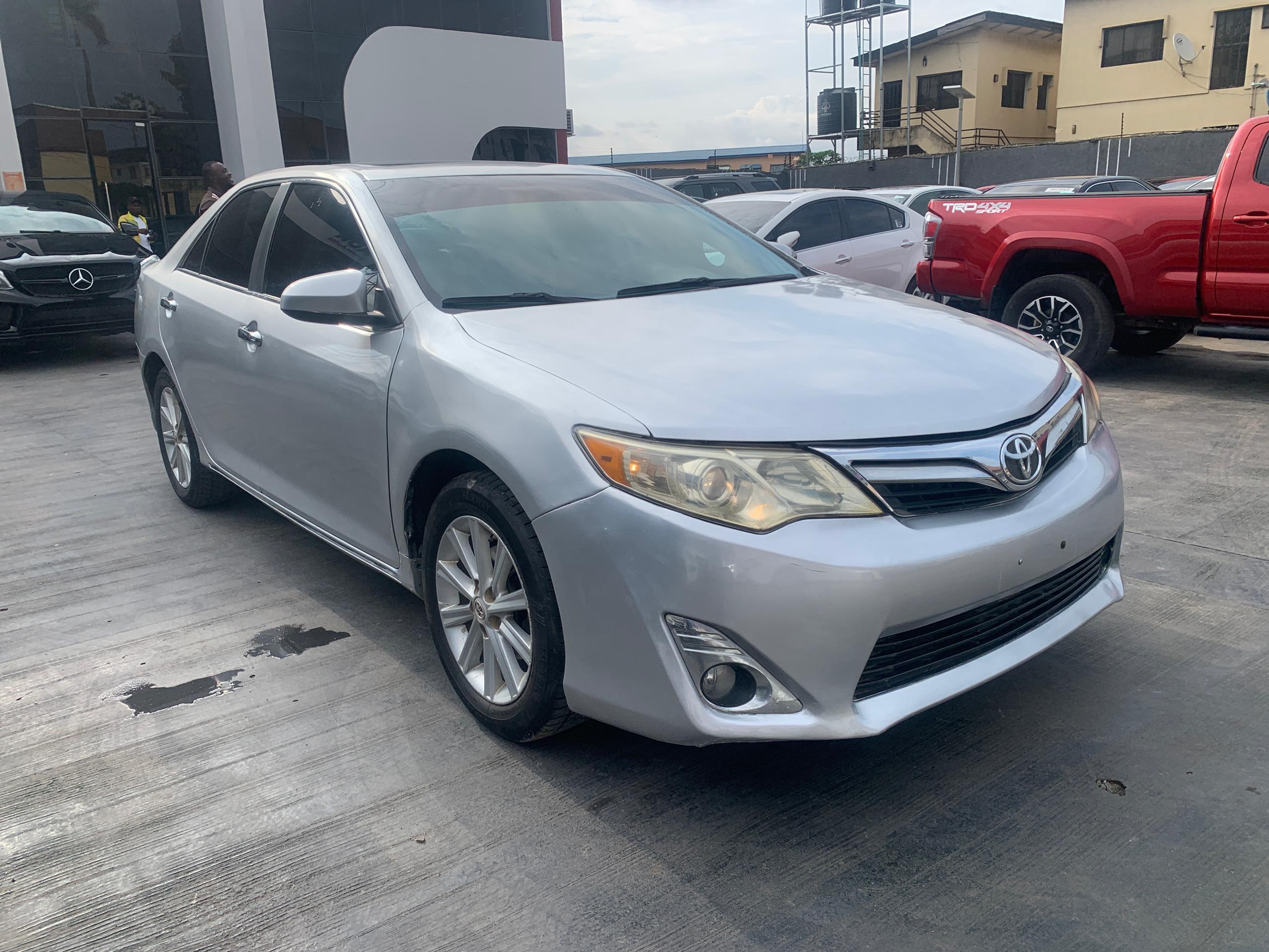 2014 Toyota Camry Silver Sedan with V6 Engine — photo 10
