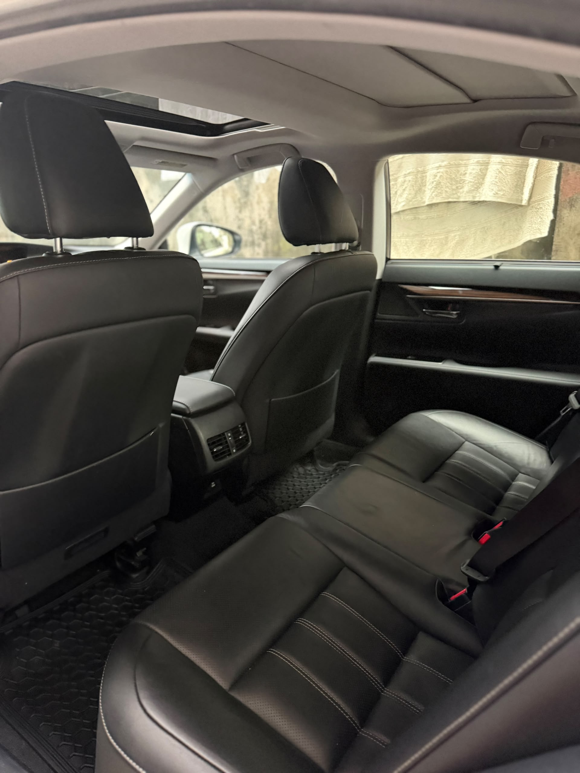 Lexus ES 350 White Sedan — photo 2