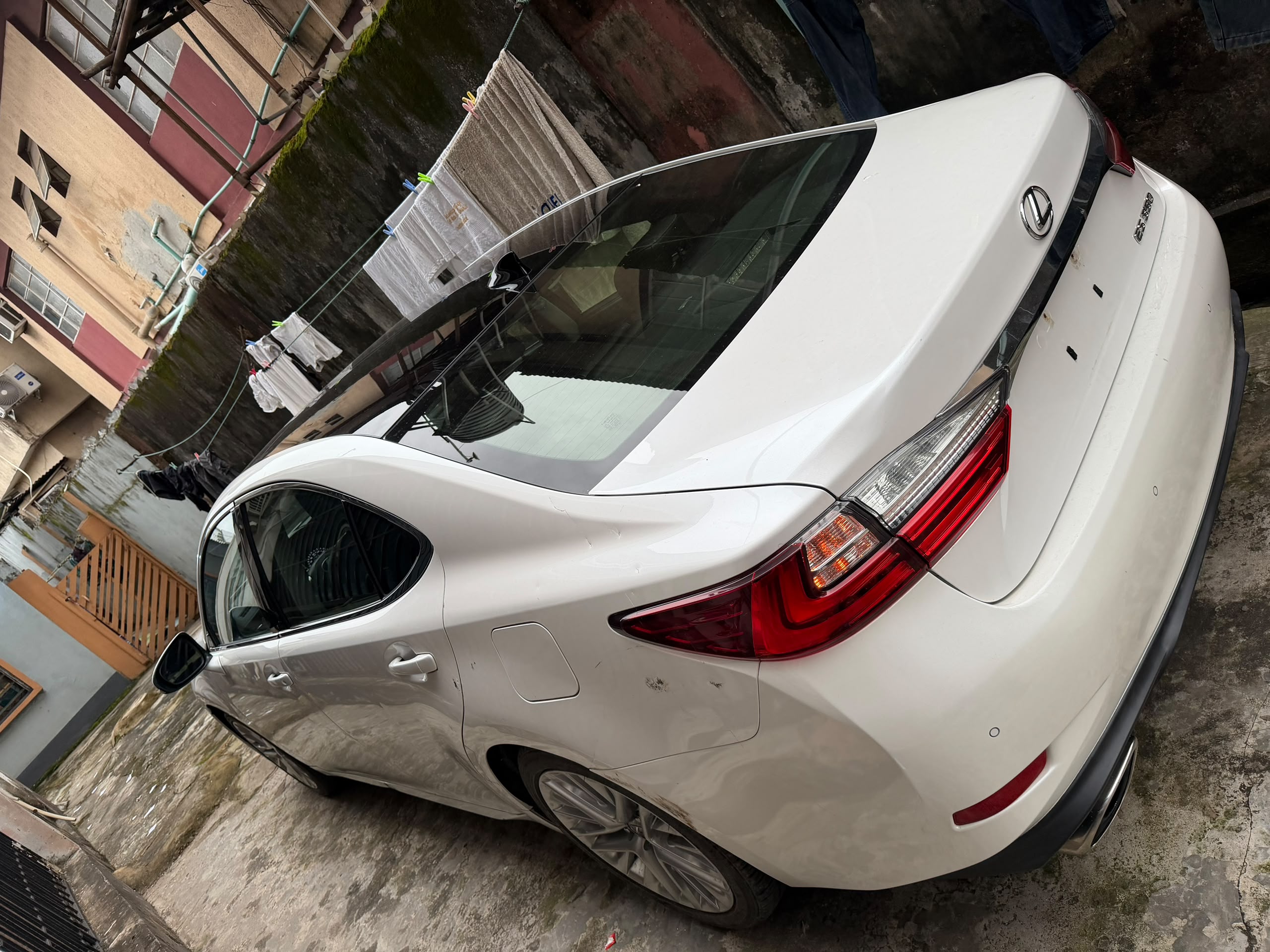 Lexus ES 350 White Sedan — photo 3