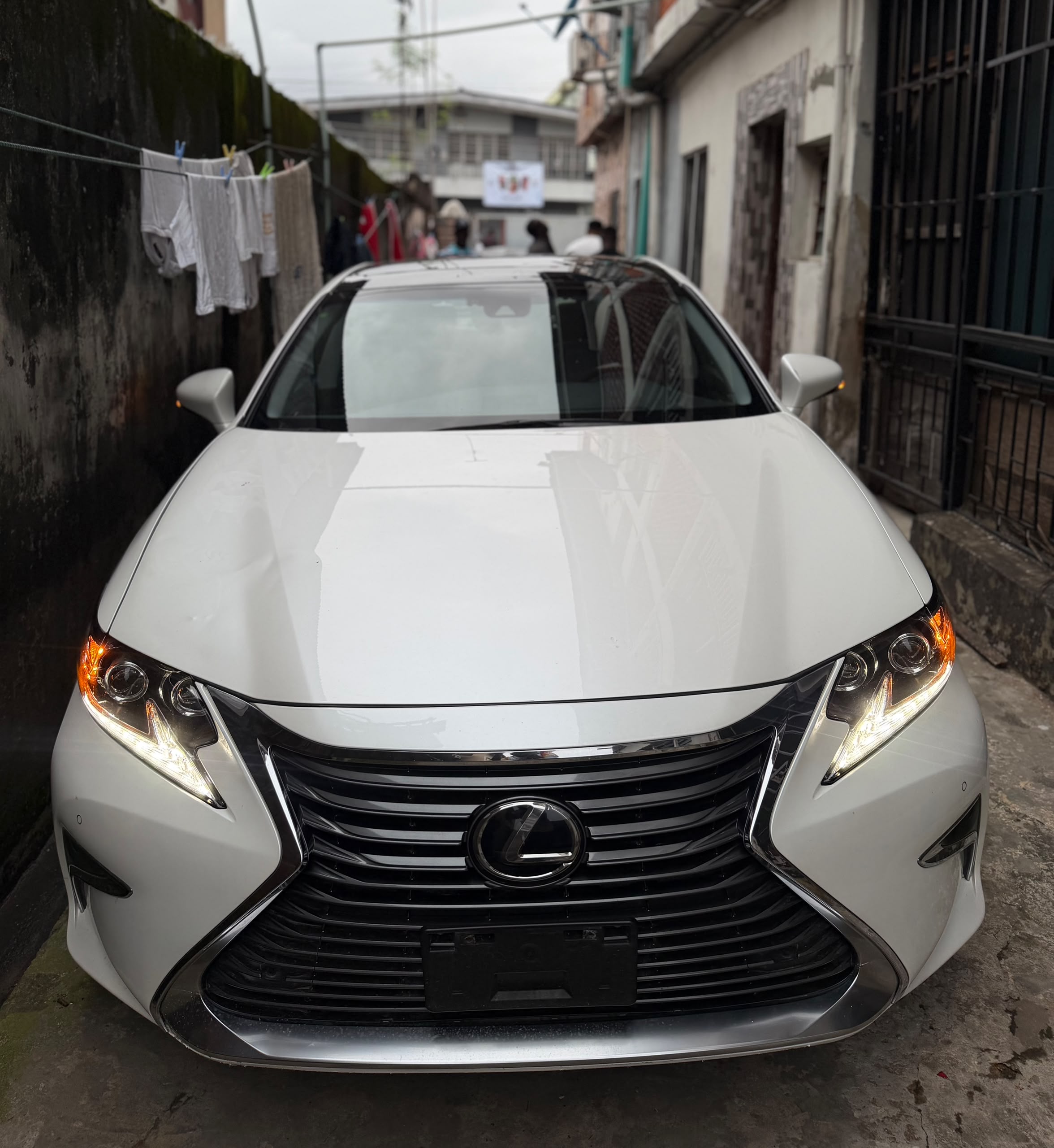 Lexus ES 350 White Sedan