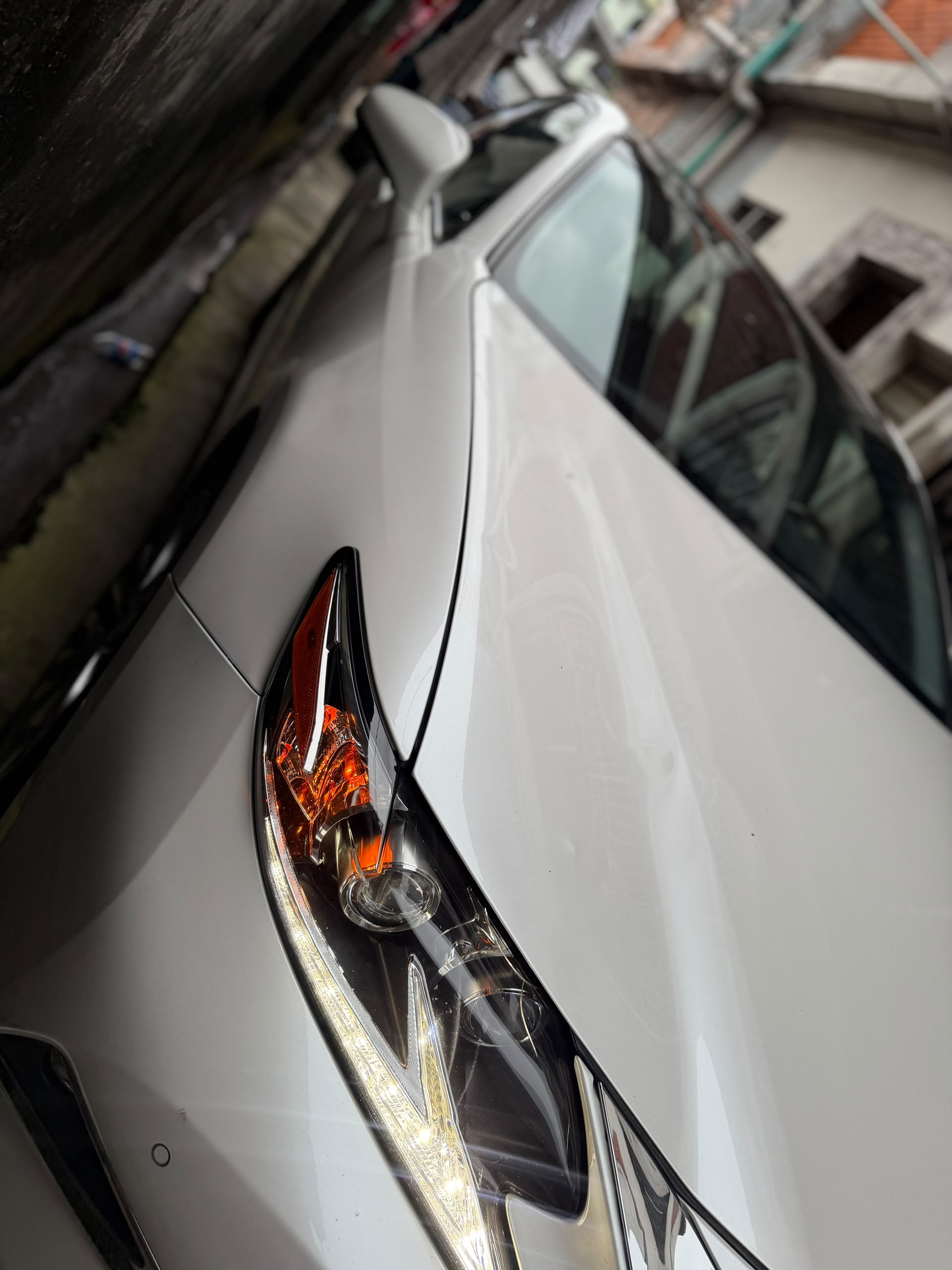 Lexus ES 350 White Sedan — photo 4
