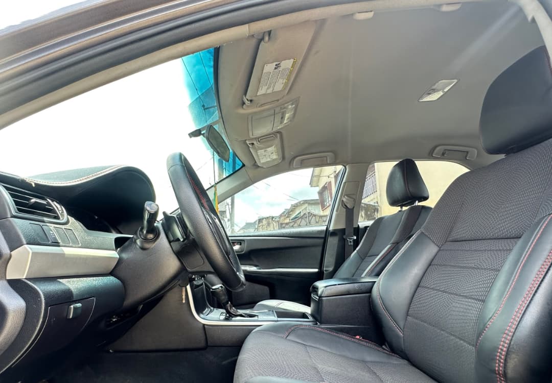 Toyota Camry SE 2015 Grey Sedan for Sale