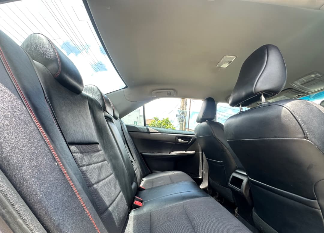 Toyota Camry SE 2015 Grey Sedan for Sale