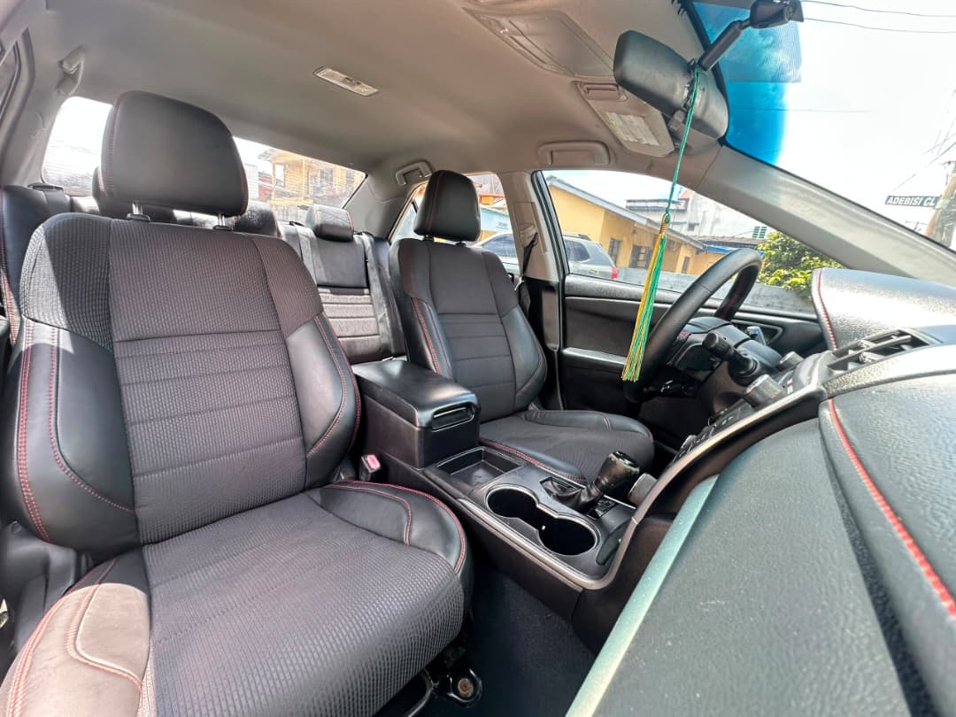 Toyota Camry SE 2015 Grey Sedan for Sale