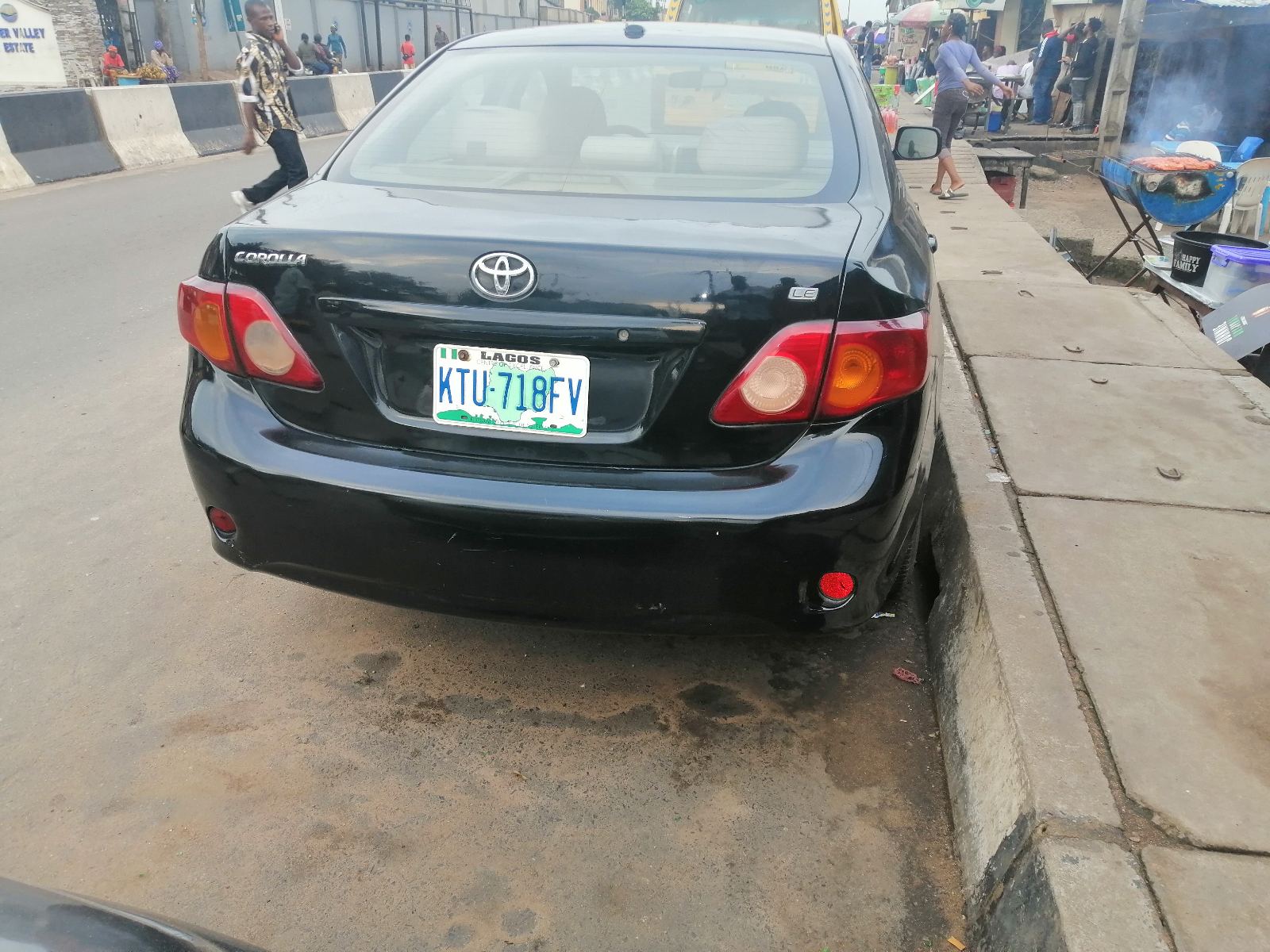 2010 Toyota Corolla LE Black Sedan