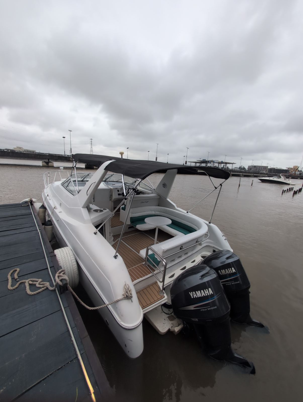 Speed Boat White with Twin Yamaha Engines — photo 2