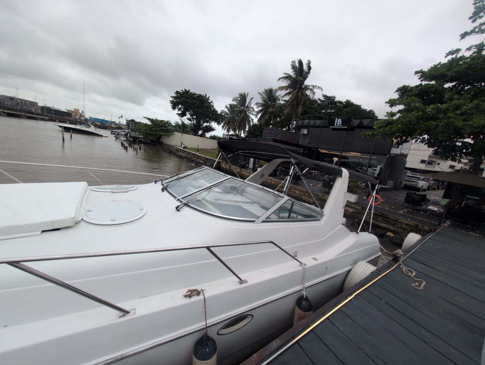 Speed Boat White with Twin Yamaha Engines