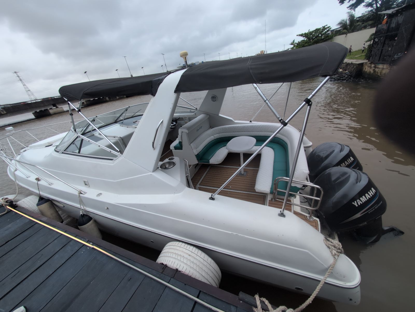 Speed Boat White with Twin Yamaha Engines — photo 3