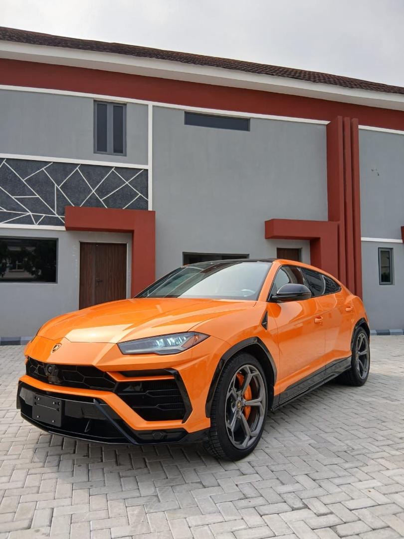 Lamborghini Urus Orange SUV for Rent