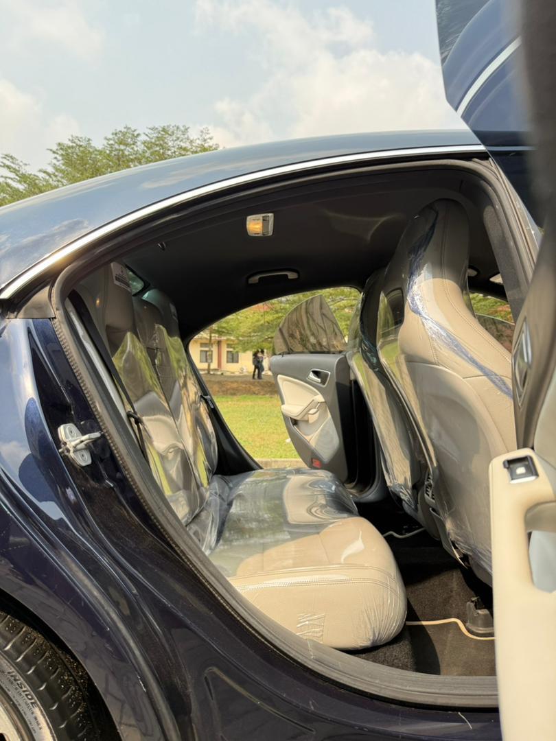 Mercedes-Benz CLA 250 Dark Blue Sedan CLA250