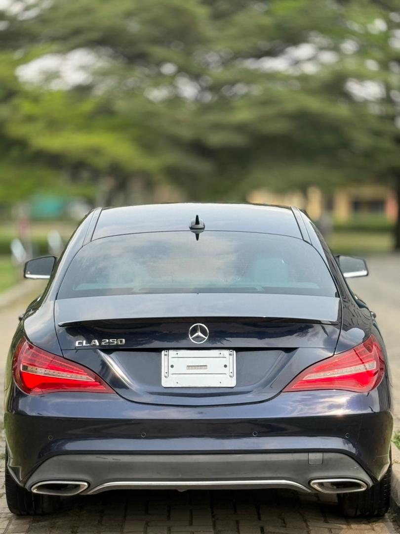 Mercedes-Benz CLA 250 Dark Blue Sedan CLA250