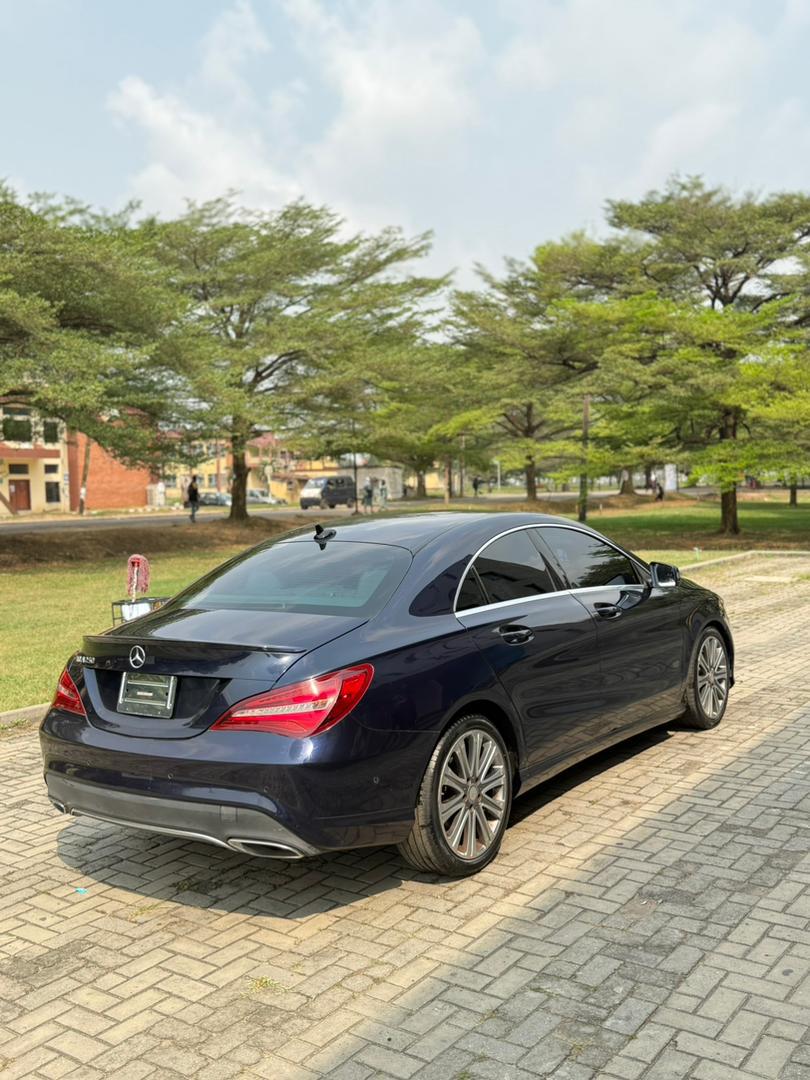 Mercedes-Benz CLA 250 Dark Blue Sedan CLA250