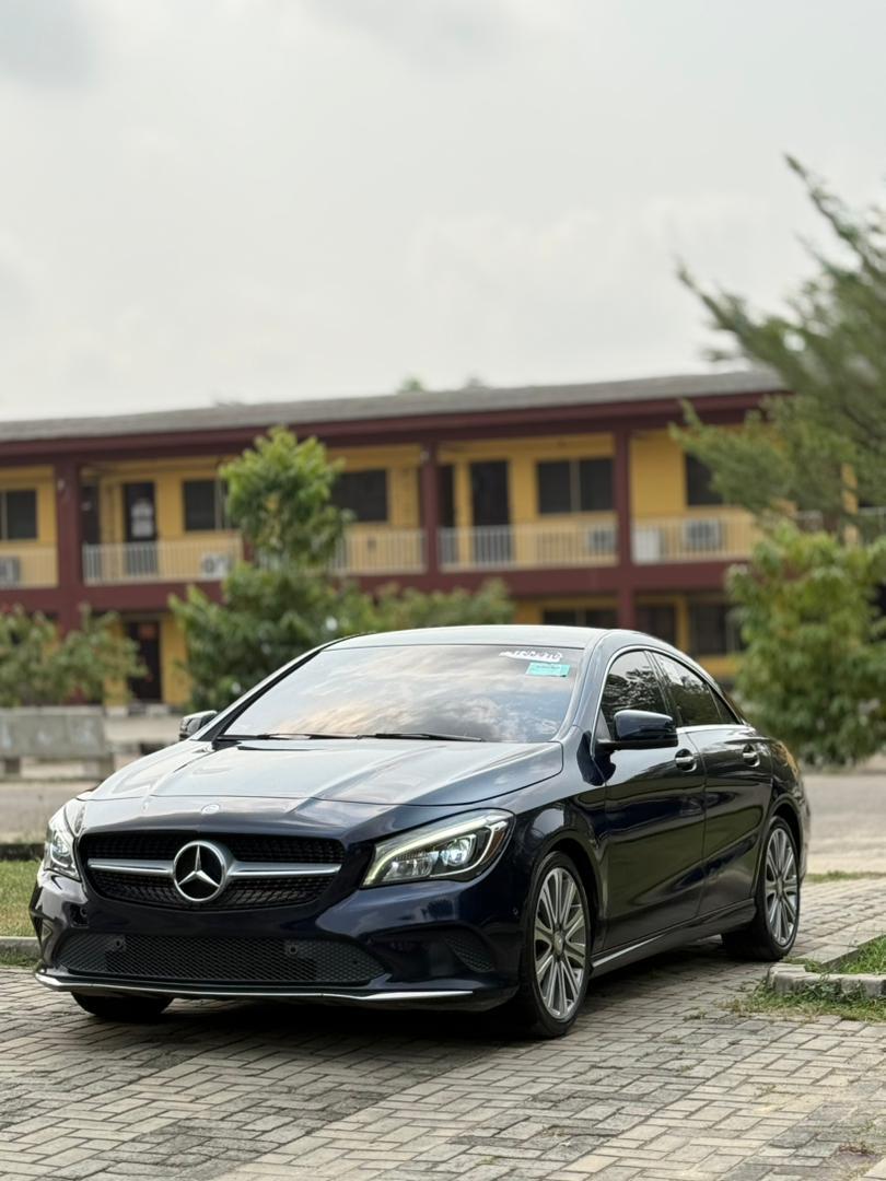Mercedes-Benz CLA 250 Dark Blue Sedan CLA250