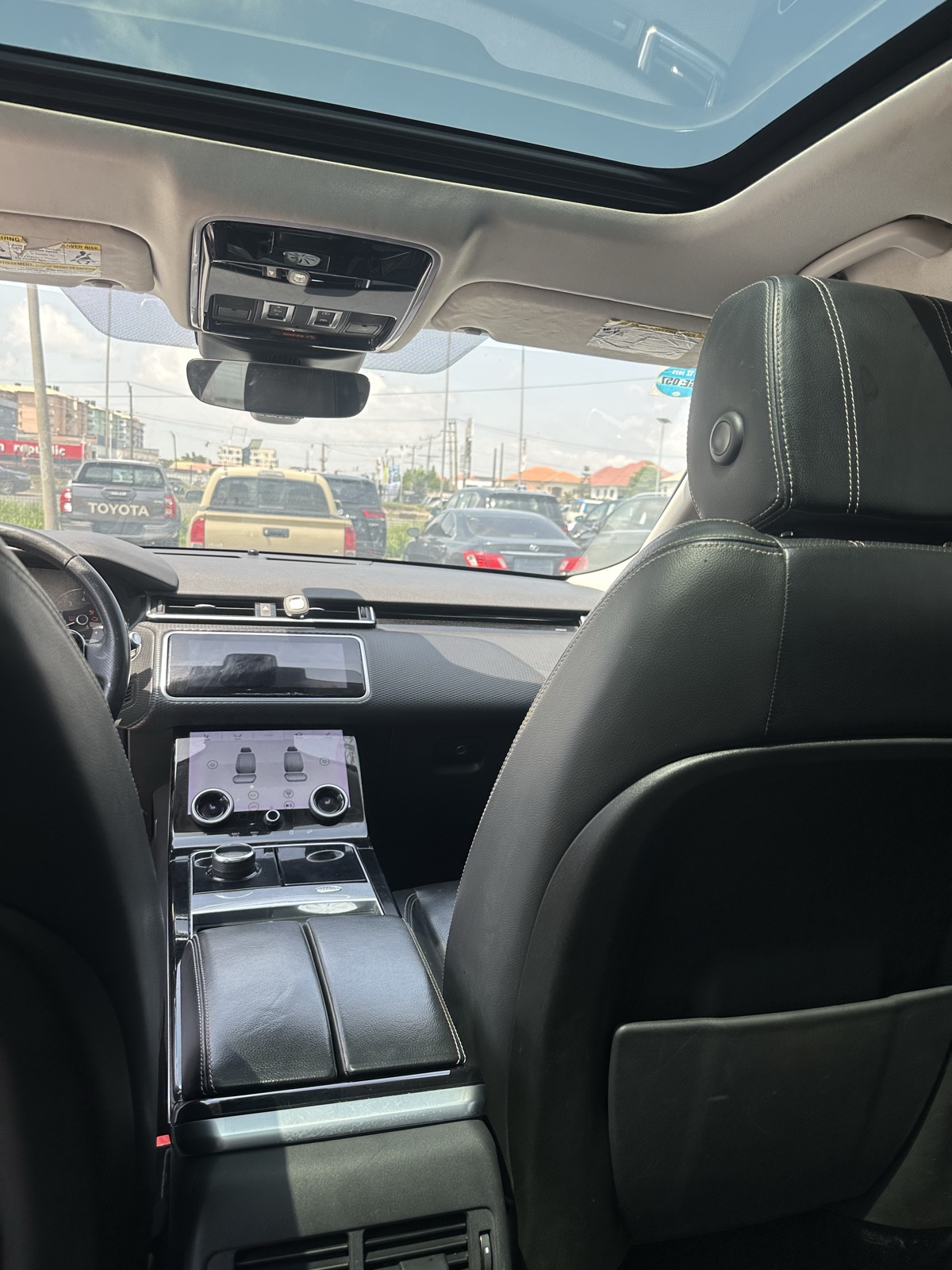 Land Rover Range Rover Velar for Rent, Panoramic Sunroof