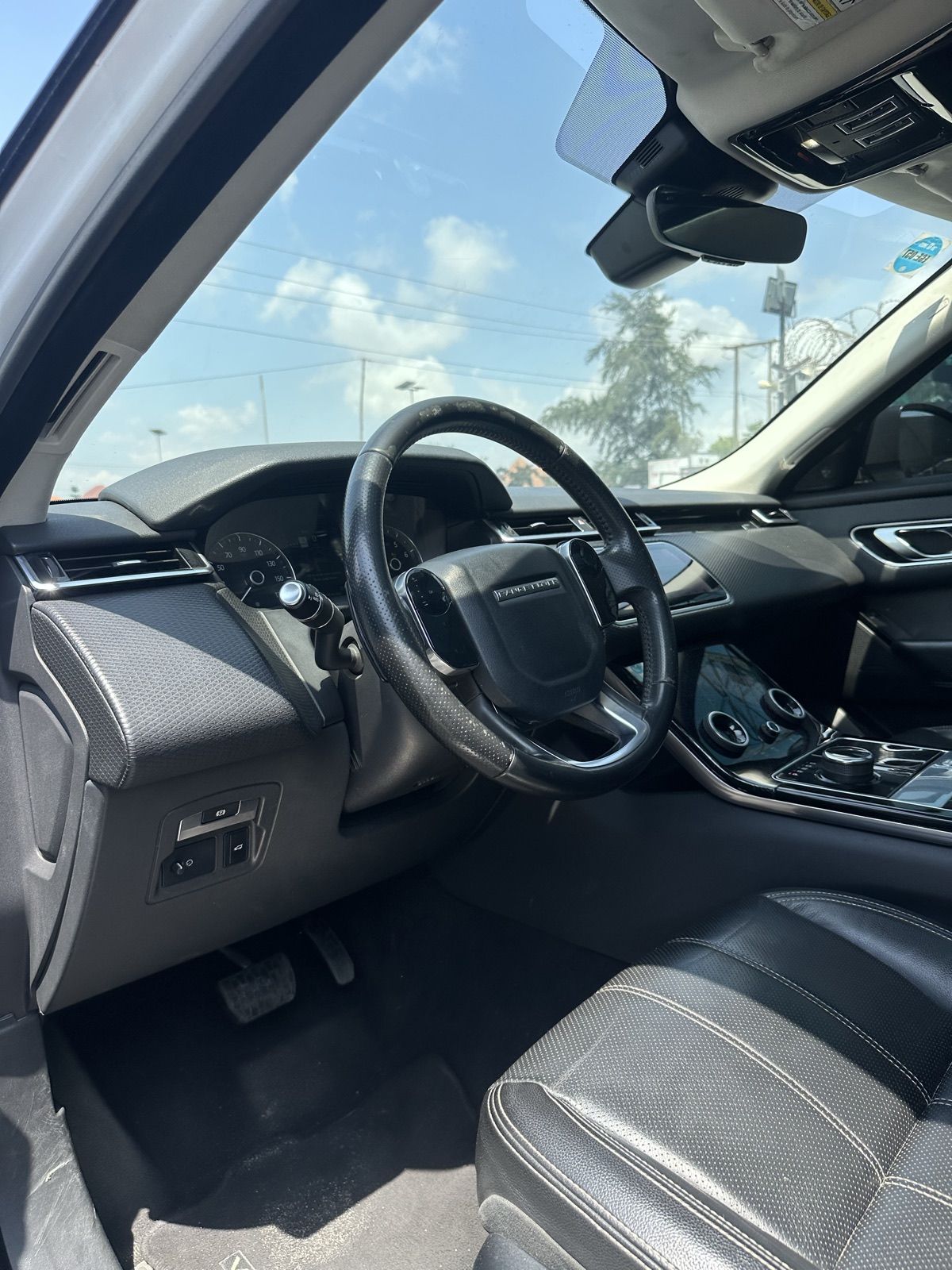 Land Rover Range Rover Velar for Rent, Panoramic Sunroof