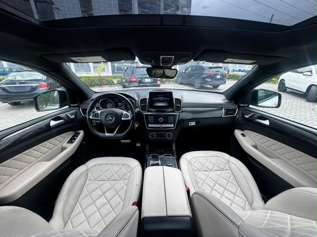 Mercedes-Benz GLE 450 White SUV — photo 3