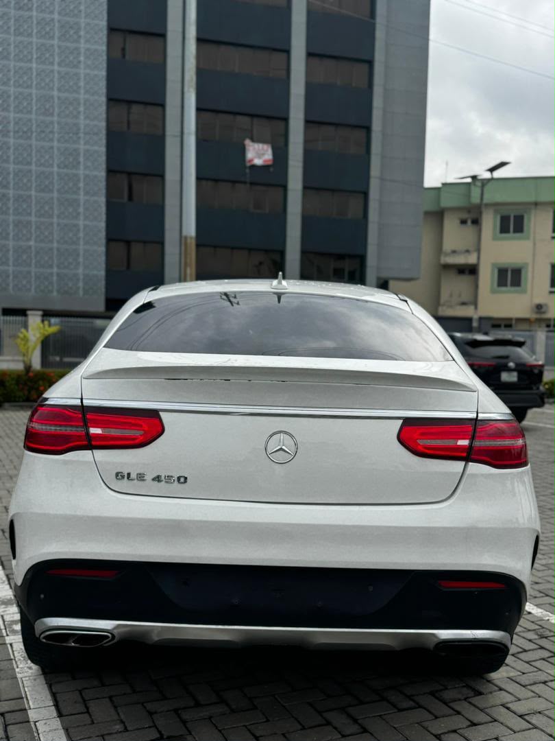 Mercedes-Benz GLE 450 White SUV — photo 4