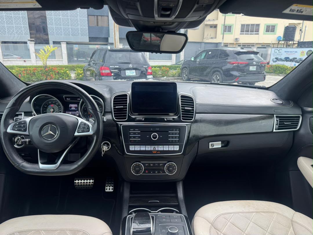 Mercedes-Benz GLE 450 White SUV — photo 5