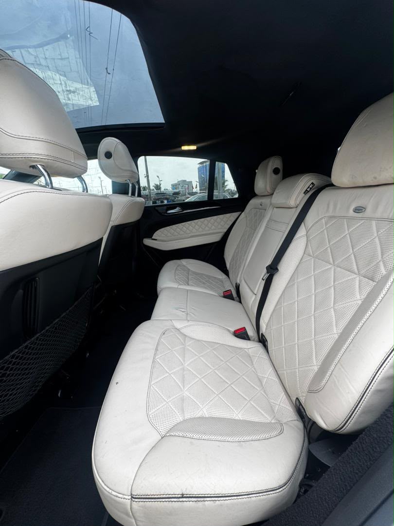Mercedes-Benz GLE 450 White SUV — photo 6