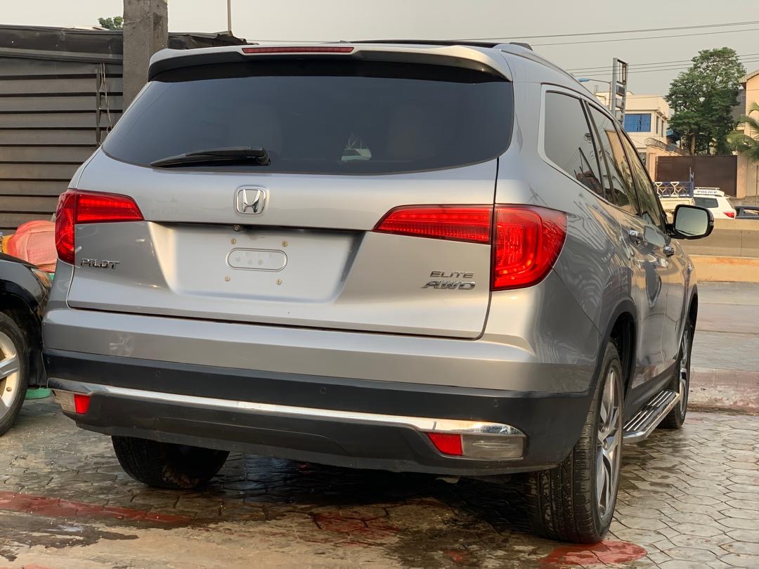 Honda Pilot SUV, Silver