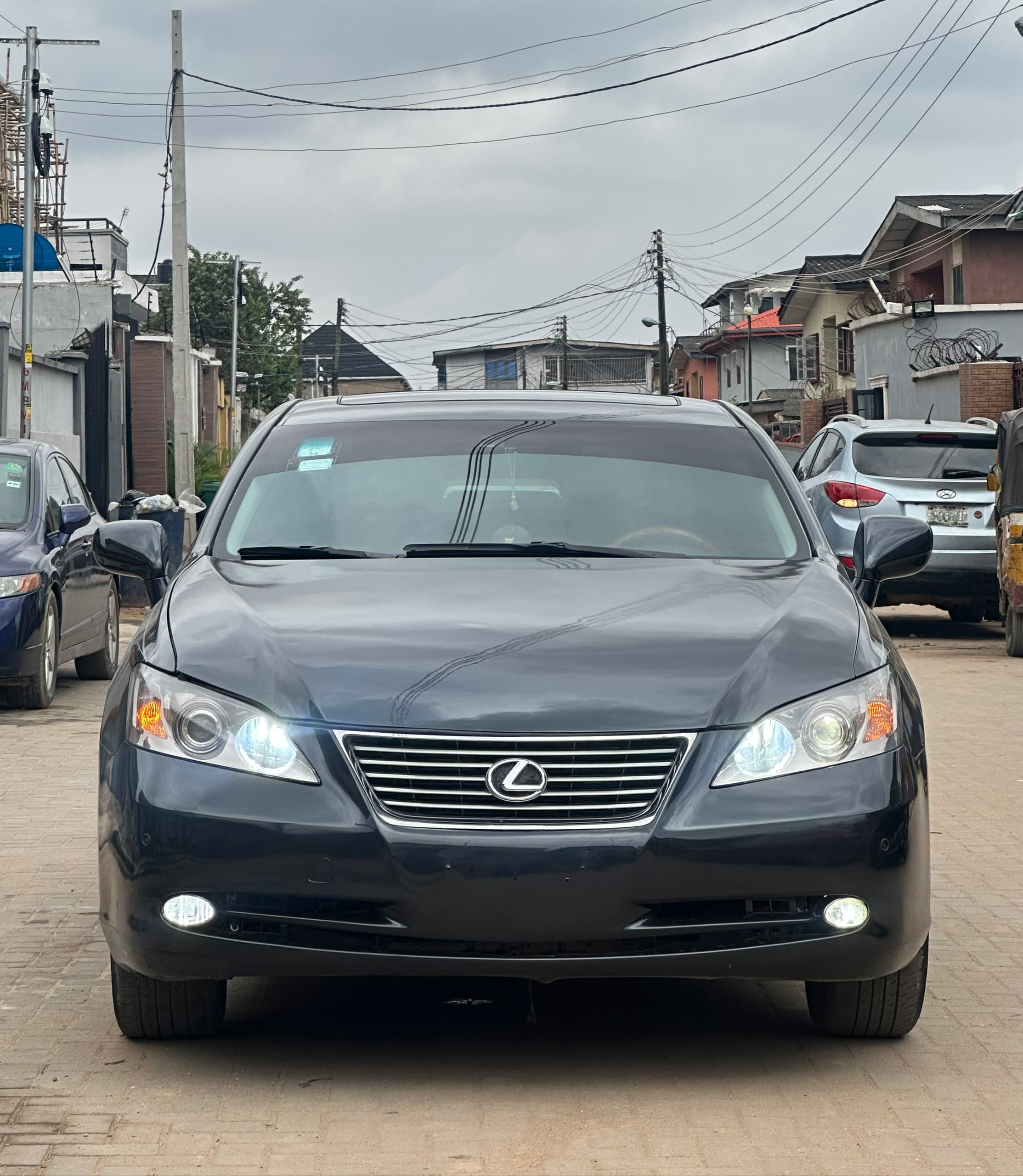 Lexus ES 350, Dark Grey Sedan