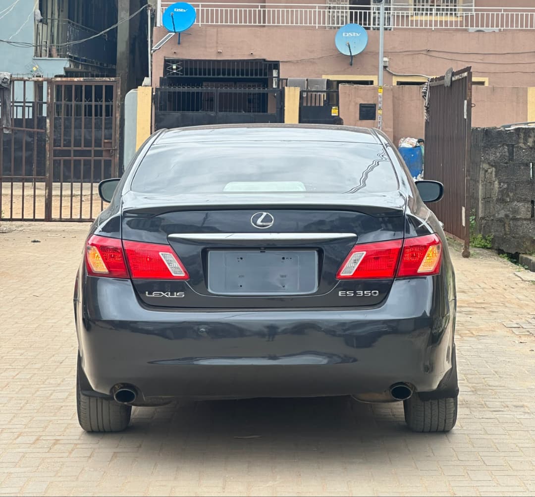 Lexus ES 350, Dark Grey Sedan — photo 5