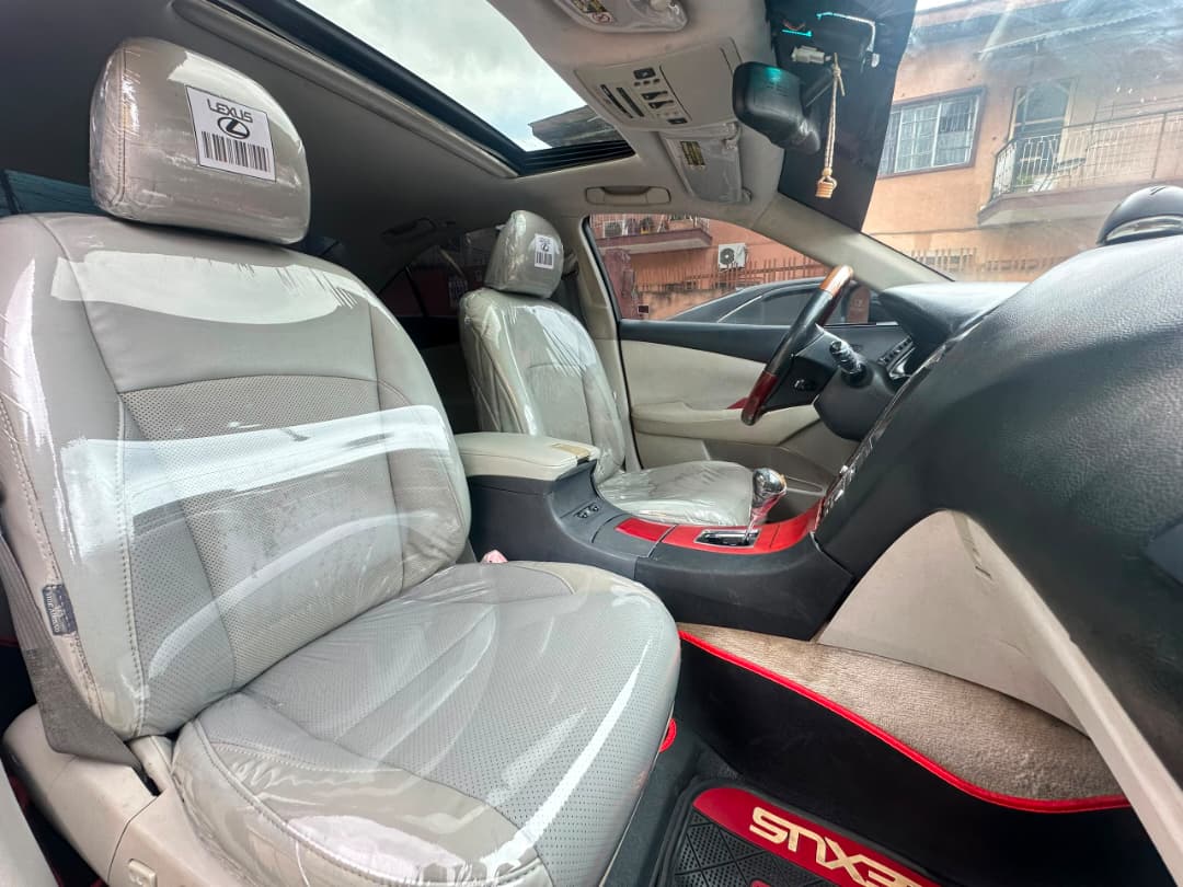 Lexus ES 350, Dark Grey Sedan — photo 7