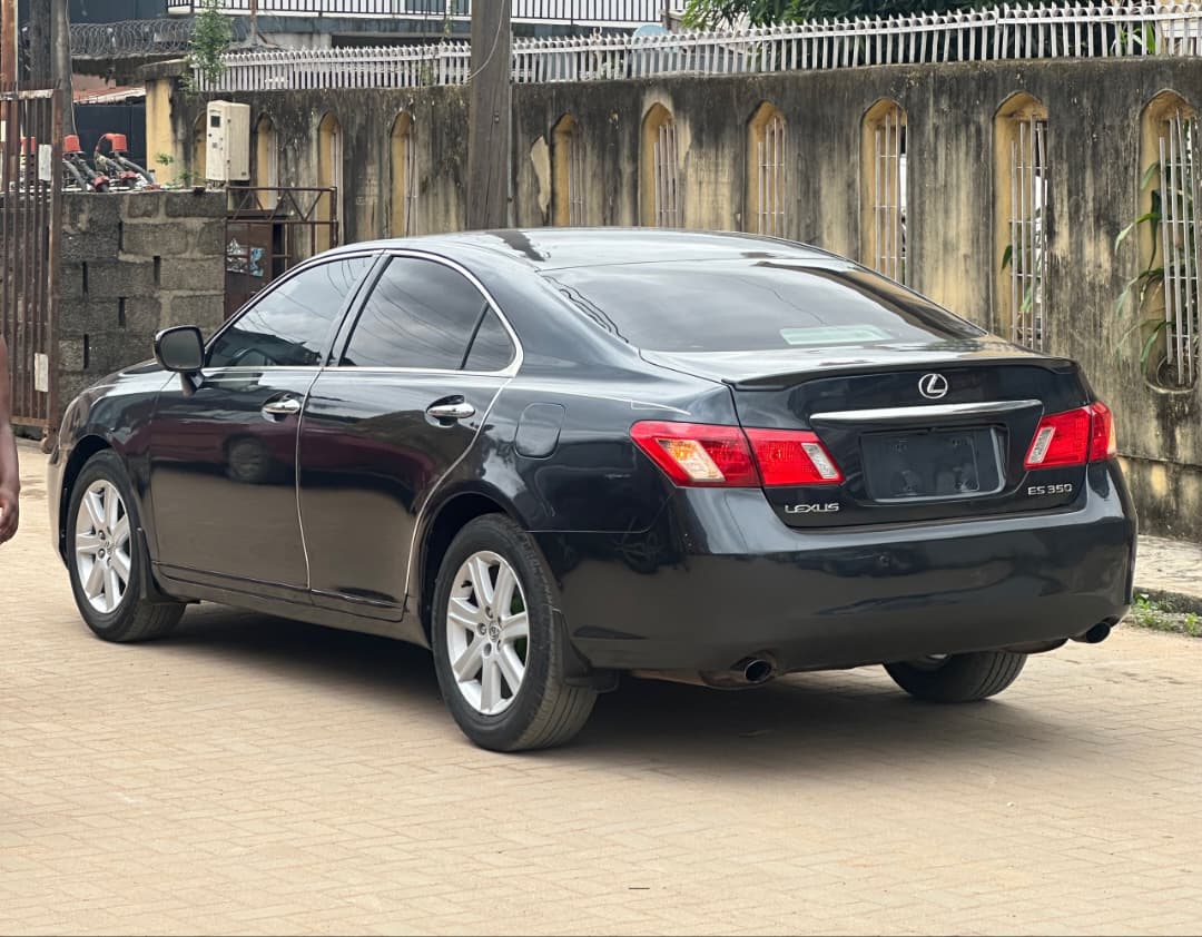 Lexus ES 350, Dark Grey Sedan — photo 9