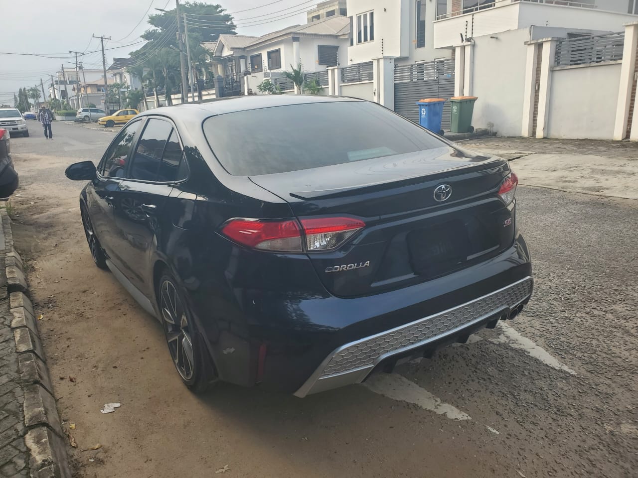 Toyota Corolla Sedan, Black with Sporty Grille