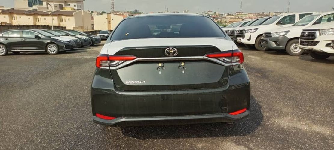 Toyota Corolla, Sharp Black Sedan