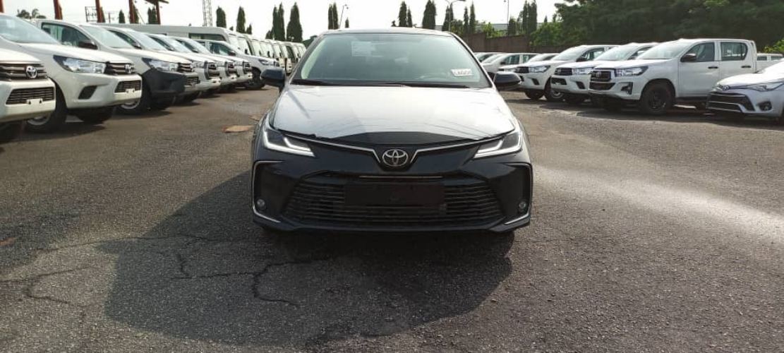 Toyota Corolla, Sharp Black Sedan