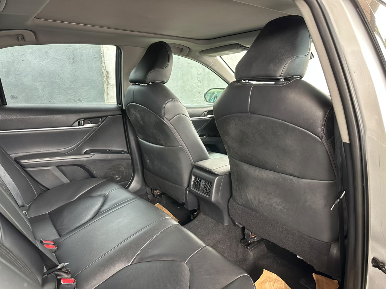 Toyota Camry Silver Sedan — photo 3