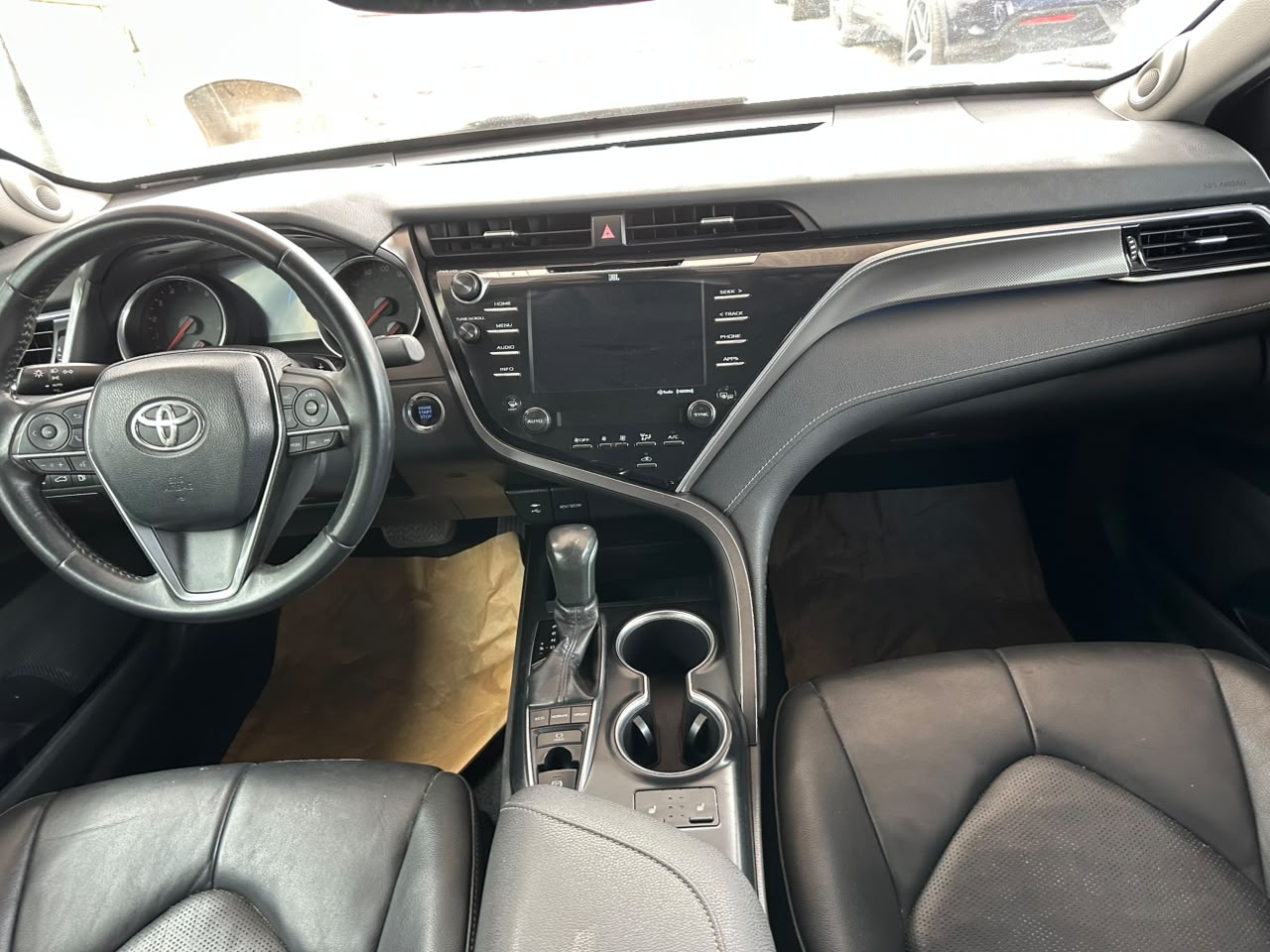 Toyota Camry Silver Sedan — photo 6