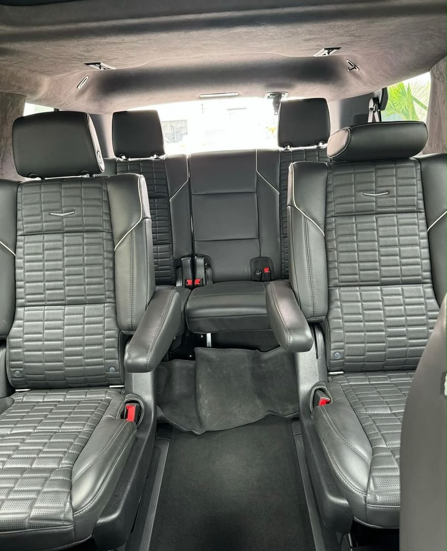 Cadillac Escalade Black SUV — photo 3