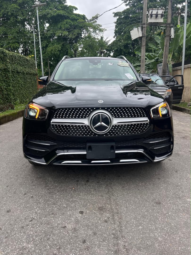 Mercedes-Benz GLE Black SUV with Alloy Wheels GLE-Class