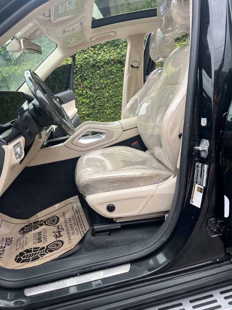 Mercedes-Benz GLE Black SUV with Alloy Wheels GLE-Class