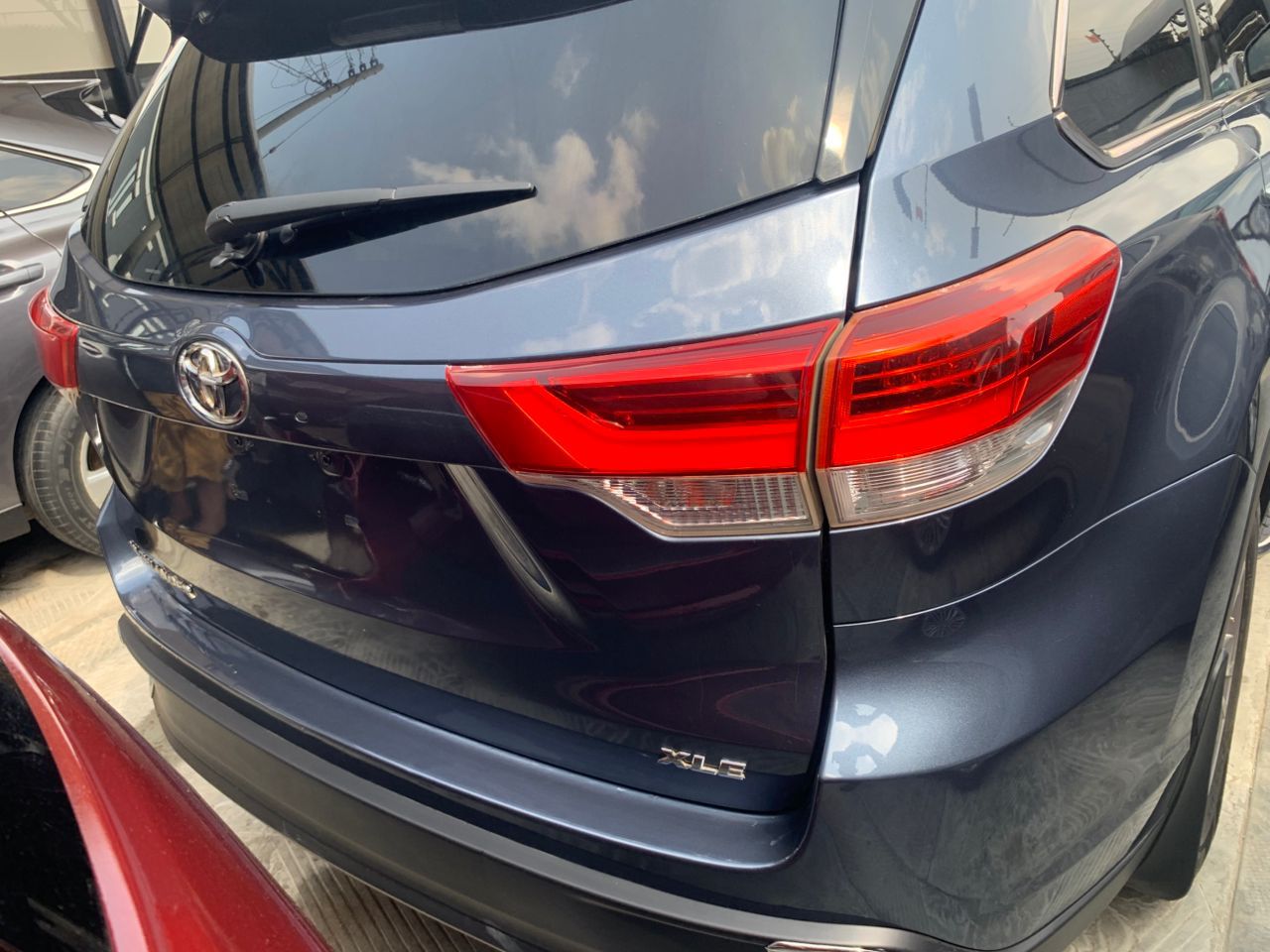 Toyota Highlander SUV, Blue with Roof Rails