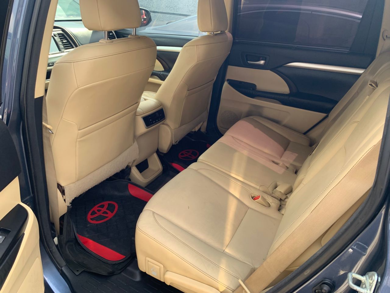 Toyota Highlander SUV, Blue with Roof Rails