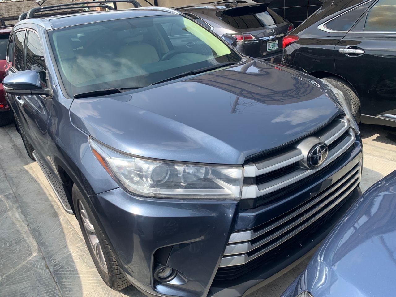 Toyota Highlander SUV, Blue with Roof Rails
