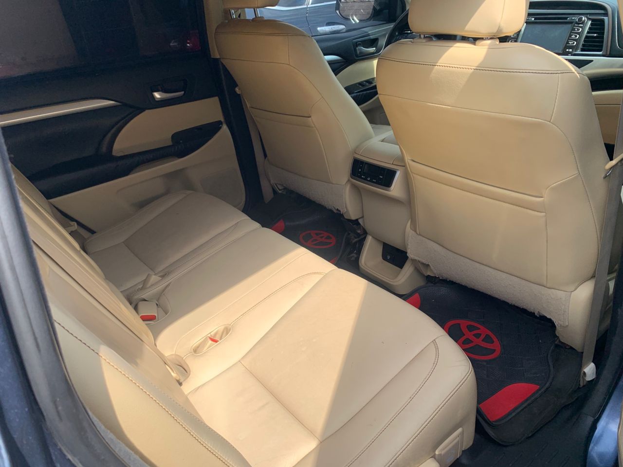 Toyota Highlander SUV, Blue with Roof Rails