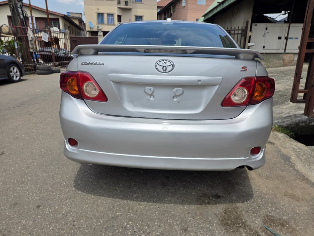 Toyota Corolla S Silver Sedan