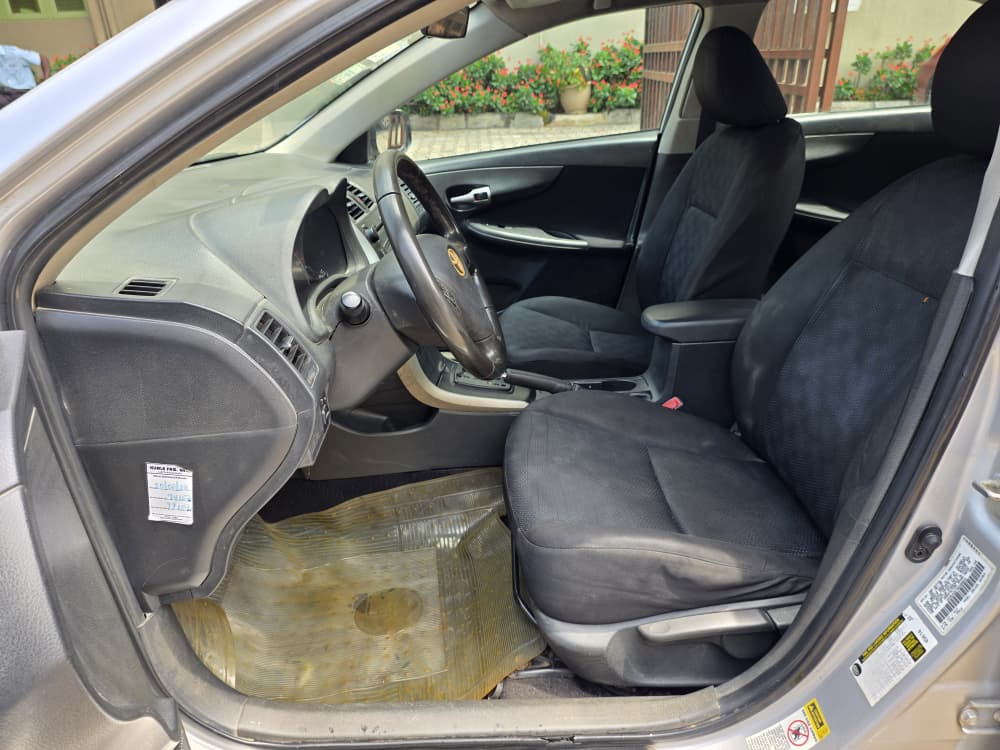 Toyota Corolla S Silver Sedan