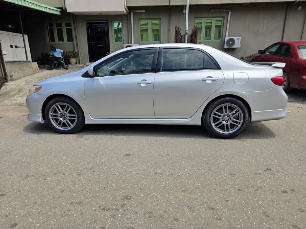 Toyota Corolla S Silver Sedan