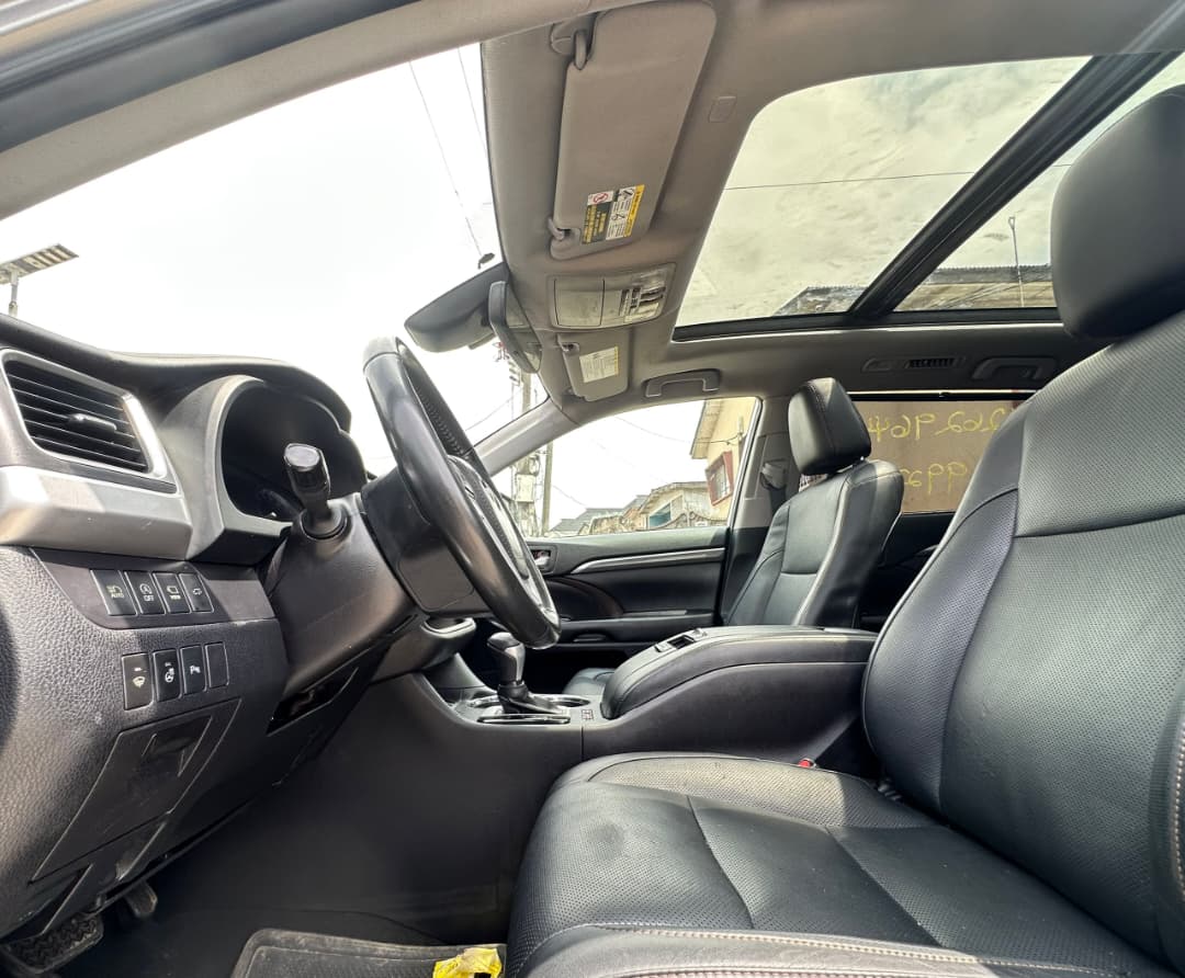 Toyota Highlander Silver SUV