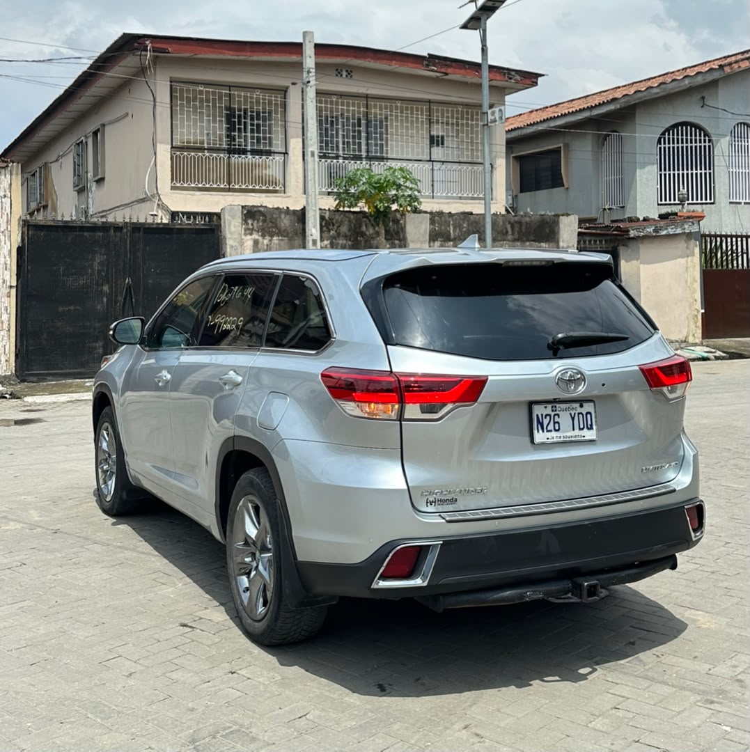 Toyota Highlander Silver SUV