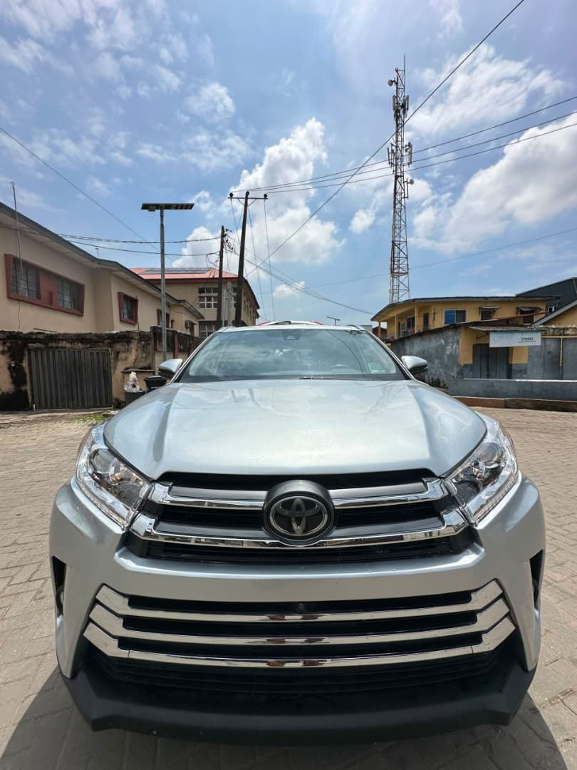 Toyota Highlander Silver SUV