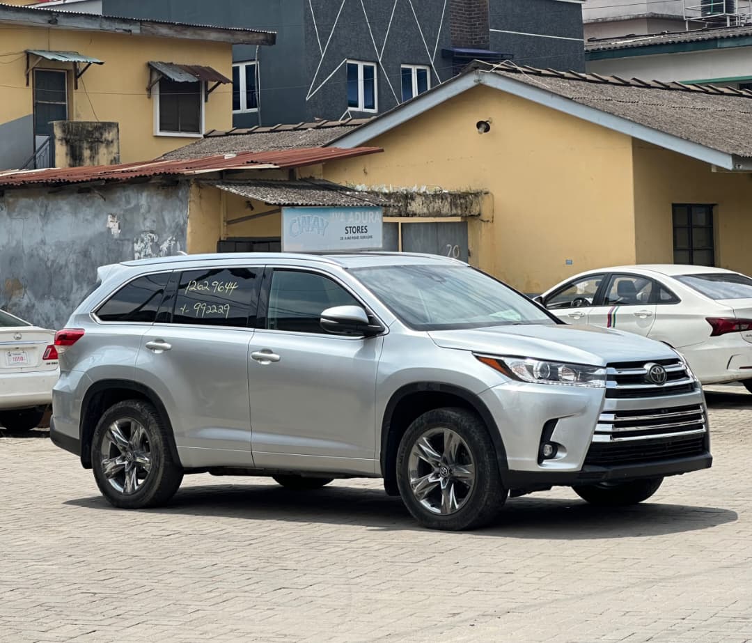 Toyota Highlander Silver SUV