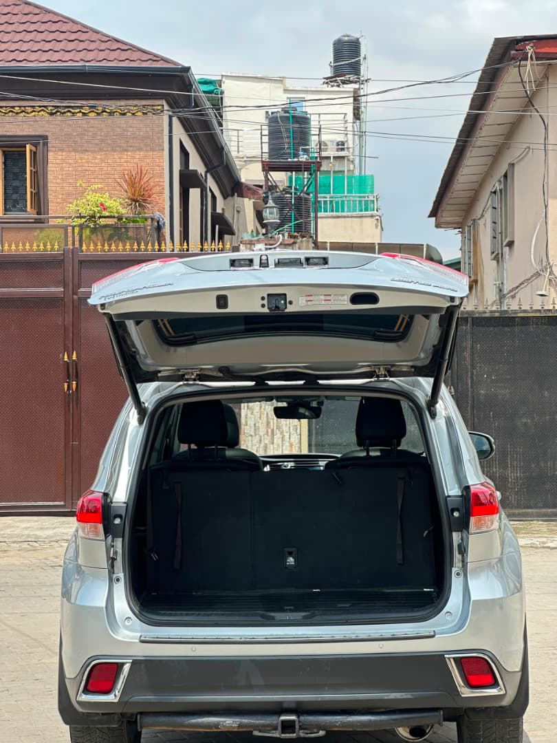 Toyota Highlander Silver SUV