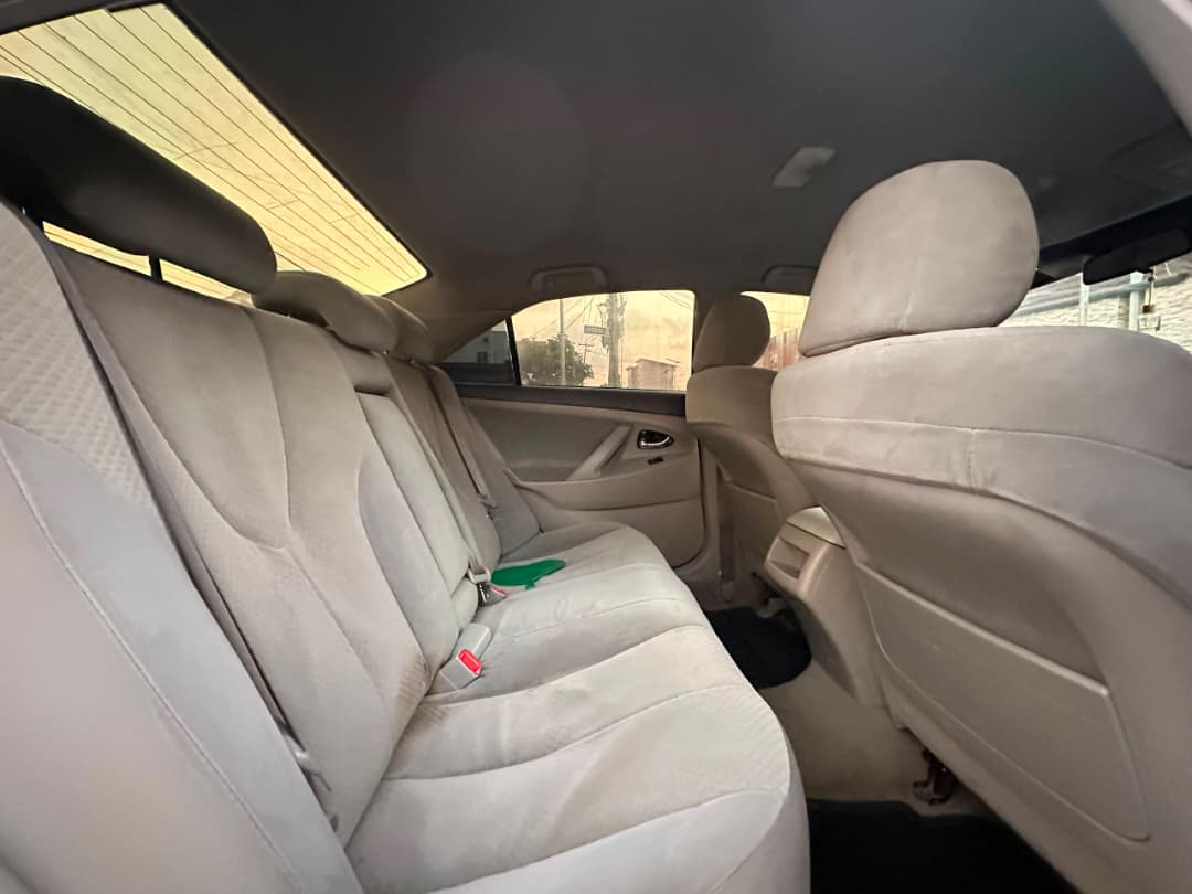Toyota Camry LE, Dark Grey Sedan — photo 2